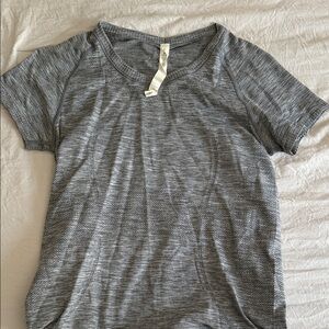 lululemon athletica Heathered Gray Short Sleeve Tee